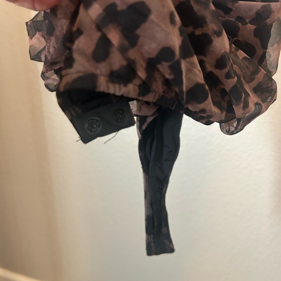 Leopard Print Ruched Bodysuit - Picture 4 of 8